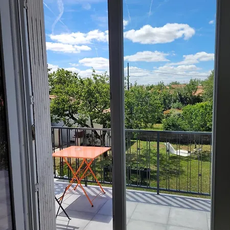 Cosy Avec Balcon - Parking Gratuit * Niort